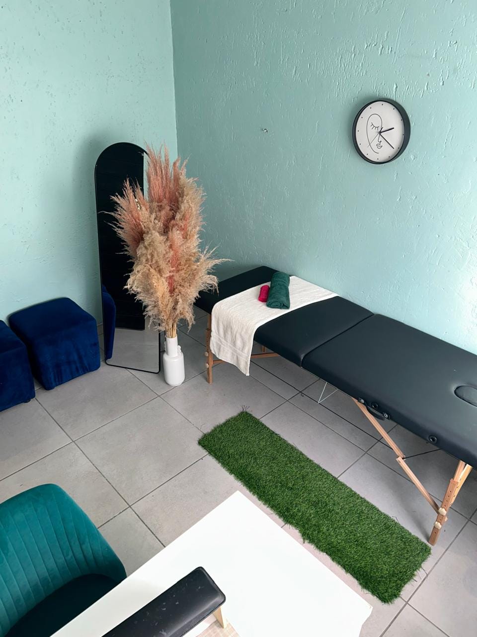 Bubbles Beauty Bar treatment area